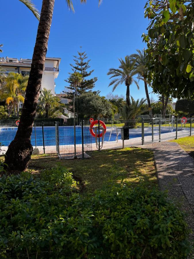 Estudio Marbella Bagian luar foto
