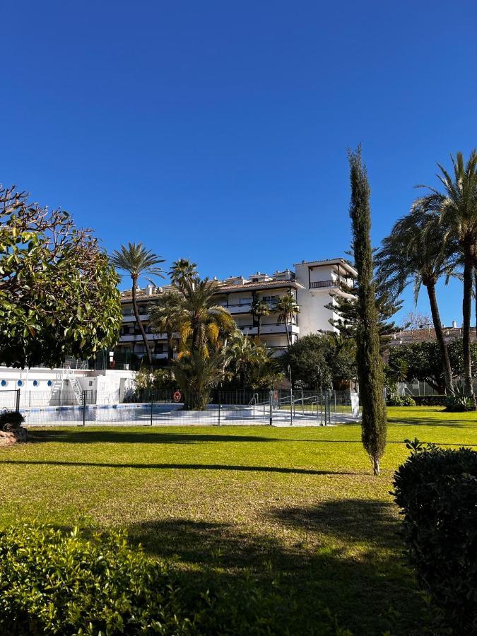 Estudio Marbella Bagian luar foto