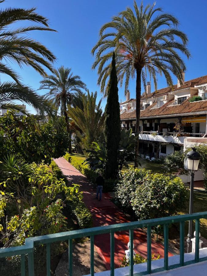 Estudio Marbella Bagian luar foto